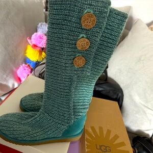 UGG Women's Classic Cardy Winter Boot sz 8